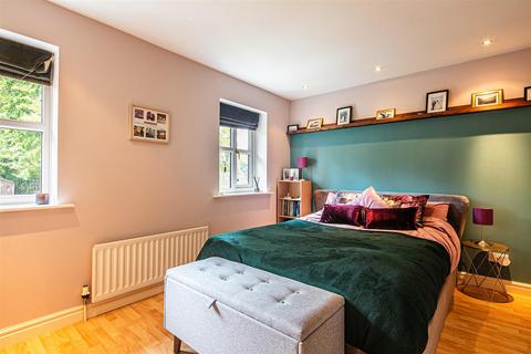 4 Gloucester Crescent, Sheffield, S10 2FZ