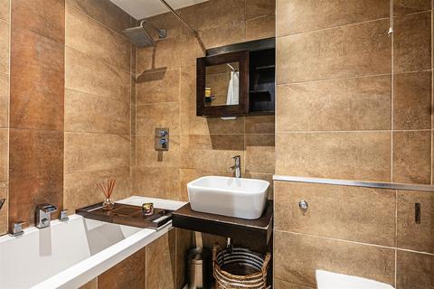 4 Gloucester Crescent, Sheffield, S10 2FZ