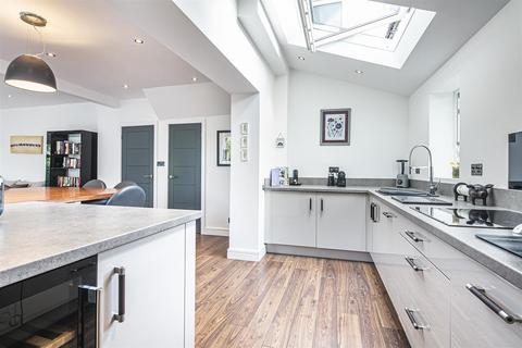 35 Chorley Drive, Sheffield, S10 3RQ