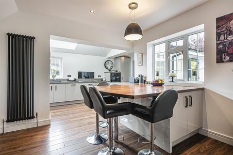 35 Chorley Drive, Sheffield, S10 3RQ