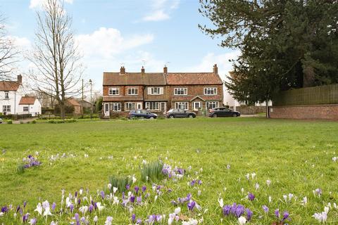2 bedroom end of terrace house for sale - Lime Tree Cottages, Roecliffe, York