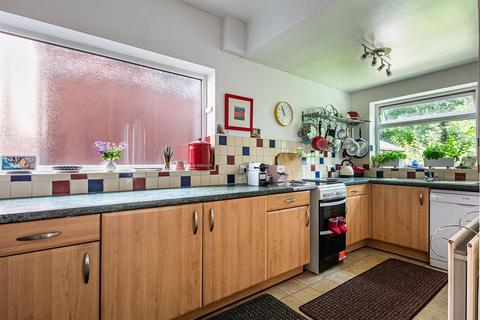 84 Brooklands Crescent, Sheffield, S10 4GG