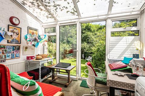 84 Brooklands Crescent, Sheffield, S10 4GG