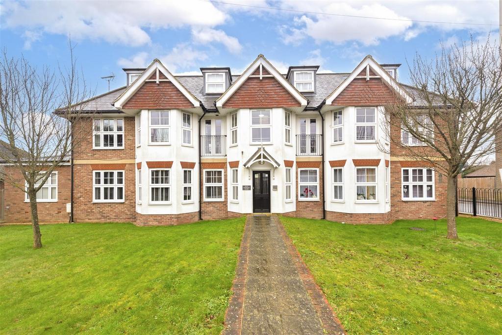 Maidstone Road, Paddock Wood, Tonbridge 2 bed flat for sale £250,000