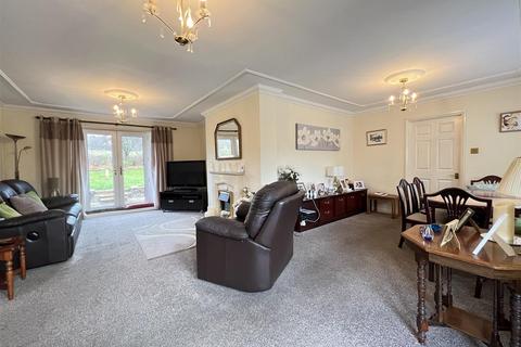 4 bedroom detached bungalow for sale, Merthyr Road, Aberdare CF44