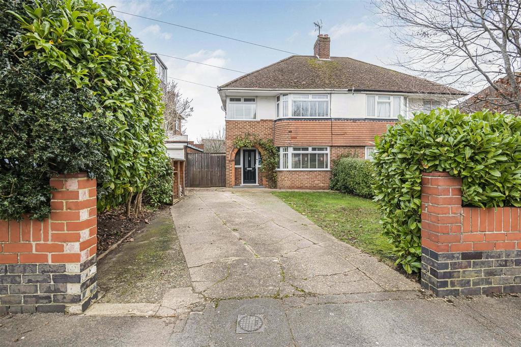 Henley Road, Caversham, Reading 3 bed semidetached house for sale £