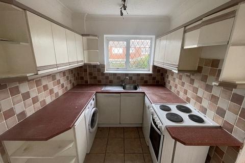 3 bedroom end of terrace house to rent, WOLLESCOTE - Alperton Drive