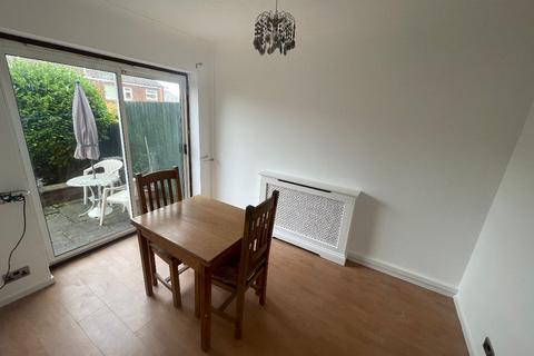 3 bedroom end of terrace house to rent, WOLLESCOTE - Alperton Drive