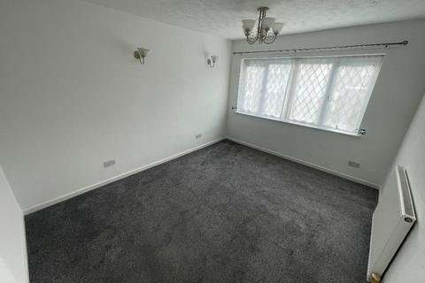 3 bedroom end of terrace house to rent, WOLLESCOTE - Alperton Drive