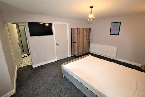 1 bedroom in a house share to rent, Edinburgh Road, Armley, Leeds, LS12