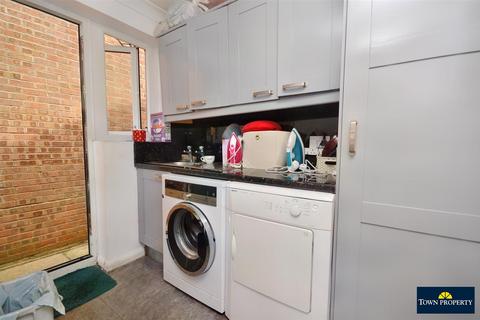 7 Borrowdale Close, Eastbourne, BN23 8HX