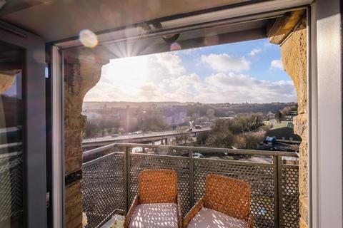 3 bedroom apartment for sale, Park Road, Elland