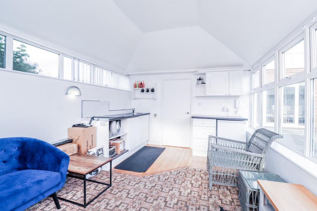 Lounge/Kitchen