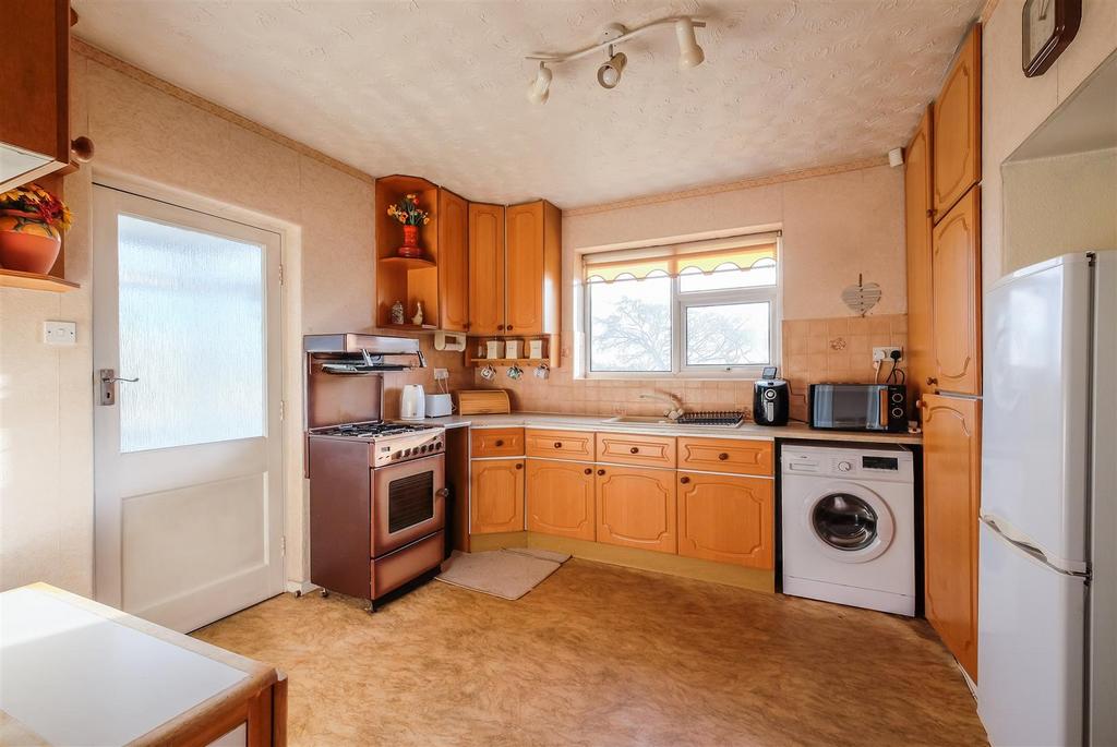 Bradley Road, Huddersfield, HD2 3 bed semidetached bungalow for sale