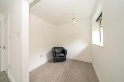 Studio to rent, Waveney, Hemel Hempstead