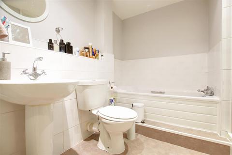 2 bedroom flat for sale, Cobham Close, Enfield