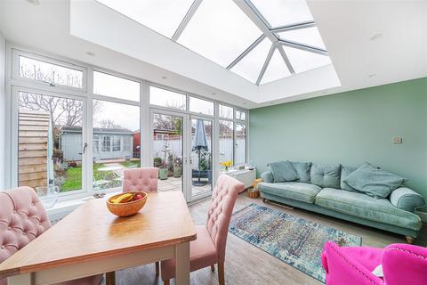 157 Wolsey Drive, Kingston Upon Thames, KT2 5DR
