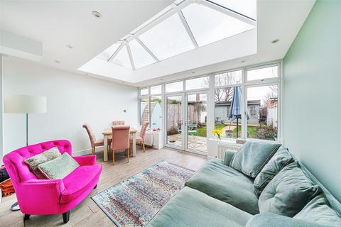 157 Wolsey Drive, Kingston Upon Thames, KT2 5DR