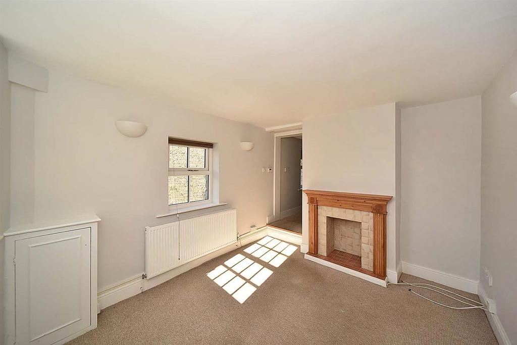 Shrigley Road, Bollington, Macclesfield,Cheshire, SK10 5QU 2 bed end of