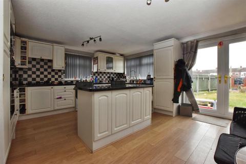 3 bedroom end of terrace house for sale - Pickering Road, Hull