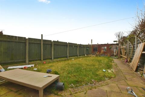 3 bedroom end of terrace house for sale - Pickering Road, Hull
