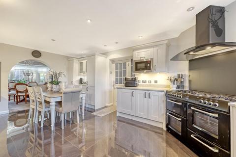 80 Coopers Close, Chigwell, IG7 6EU