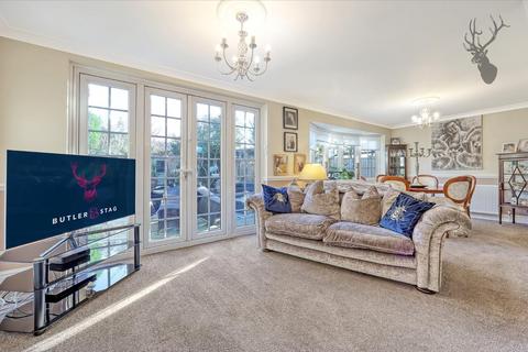 80 Coopers Close, Chigwell, IG7 6EU