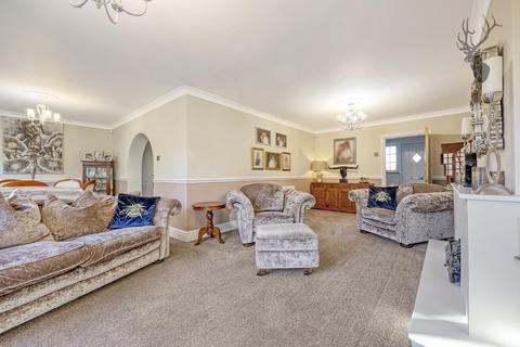 80 Coopers Close, Chigwell, IG7 6EU