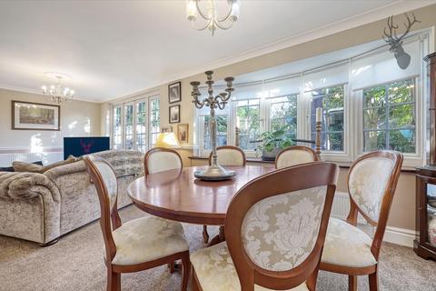 80 Coopers Close, Chigwell, IG7 6EU
