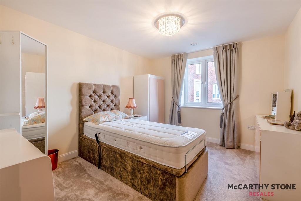 8581642-interior16.jpg