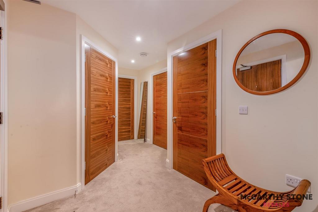 8581642-interior21.jpg