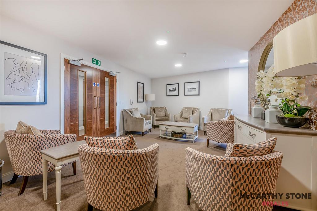 8581642-interior02.jpg