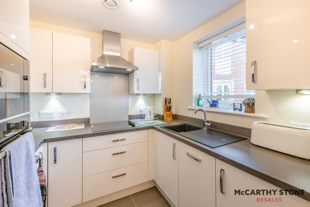 8581642-interior09.jpg
