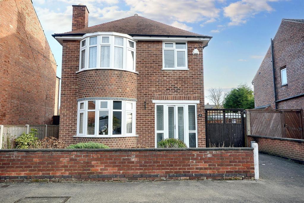 Curzon Street, Long Eaton 3 bed detached house for sale £280,000
