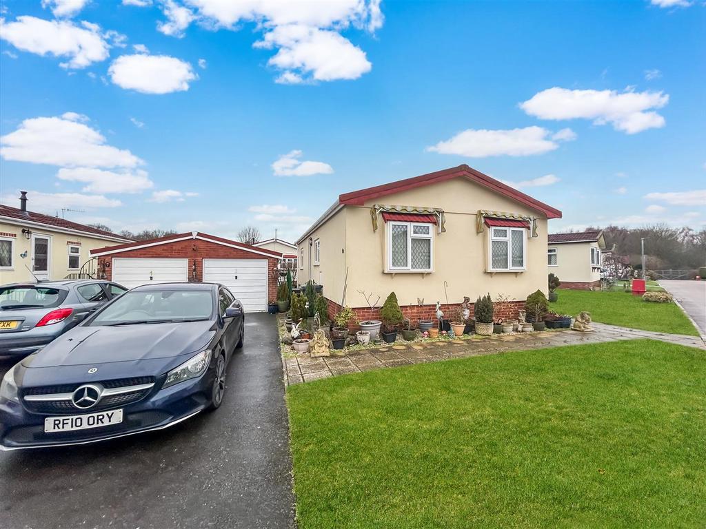 New Park, Bovey Tracey, Newton Abbot 2 bed park home for sale £220,000