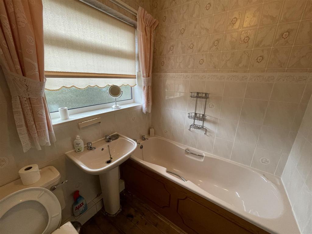 Bathroom/ W.C