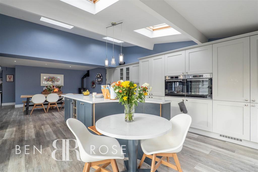 Kitchen/Breakfast Room