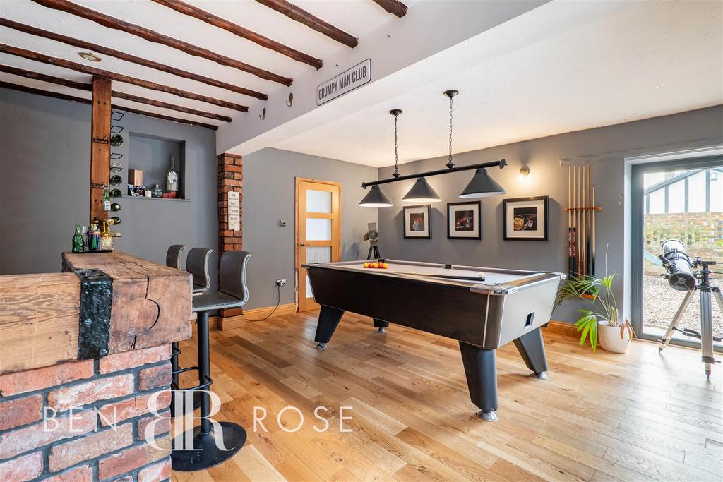 Bar/Games Room