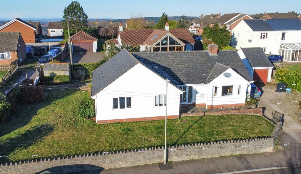 Littledean Hill Road, Cinderford GL14 4 bed detached bungalow for sale