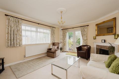 54a Meadow Walk, Epsom, KT17 2ED
