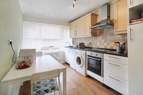1 bedroom flat for sale, Rushmoor Court, 85 Osborne Road, Farnborough, Hampshire, GU14