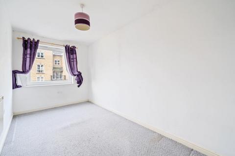 2 bedroom flat for sale, Feltham,  West London,  TW13