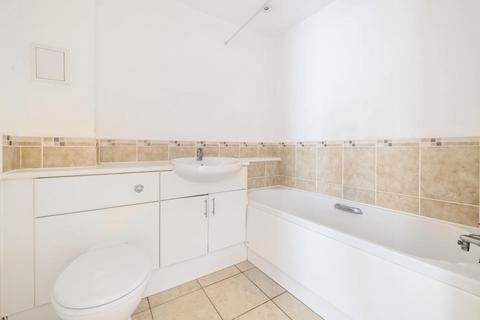 2 bedroom flat for sale, Feltham,  West London,  TW13