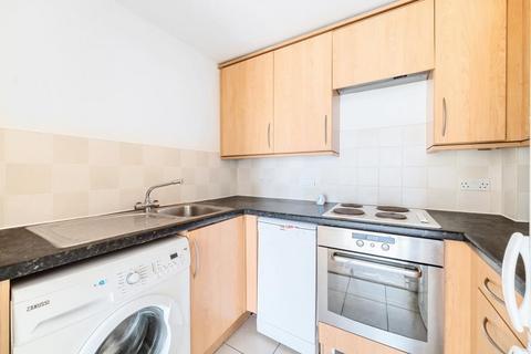 2 bedroom flat for sale, Feltham,  West London,  TW13