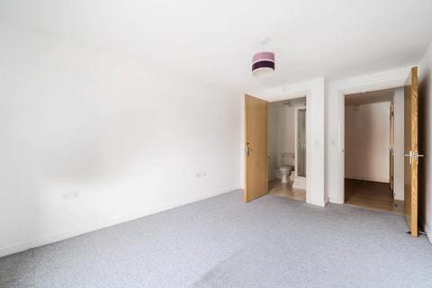 2 bedroom flat for sale, Feltham,  West London,  TW13