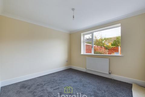 17 Caenby Road, Cleethorpes, DN35 0JT