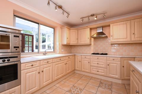 156 Madeira Avenue, Bromley, BR1 4AS