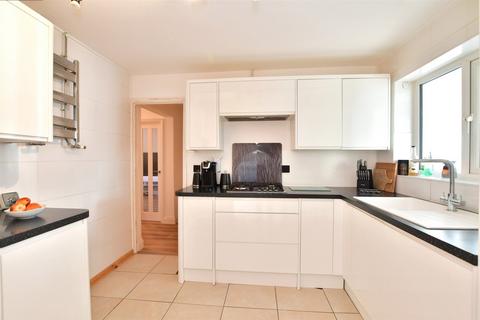 4 bedroom chalet for sale, South Coast Road, Peacehaven, East Sussex