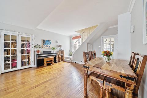 3 bedroom semi-detached house for sale - Wolsey Road, Esher, Surrey, KT10