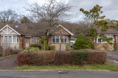 2 bedroom bungalow for sale - Castle Drive, Horley, Surrey, RH6